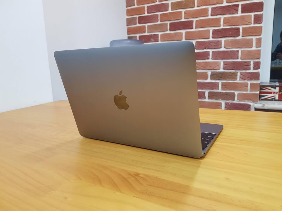 12-inch MacBook Retina (2016) - Image 4