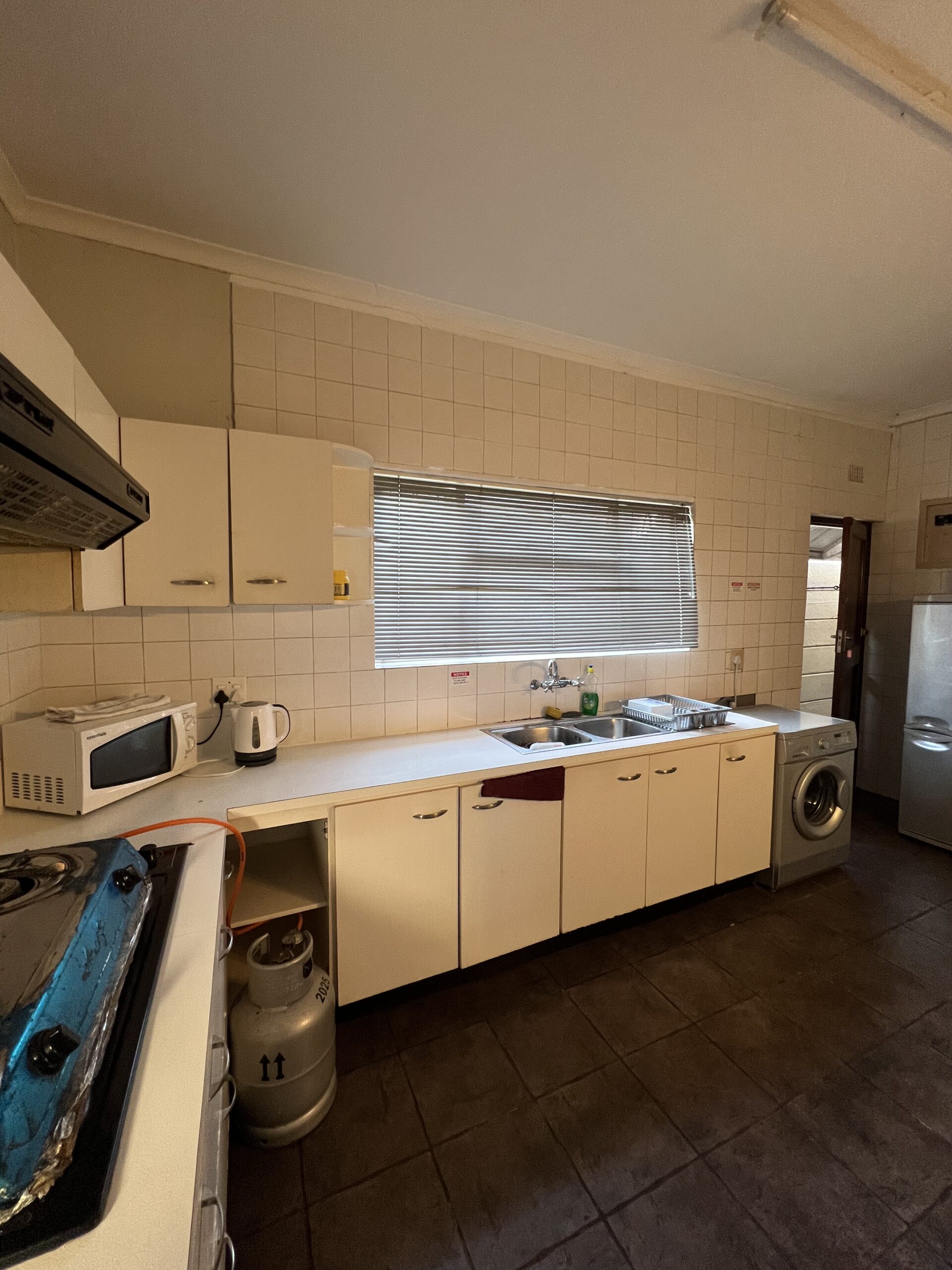 Furnished Family 1-Bedroom with Two beds in Fairfield Estate Parow - Image 11