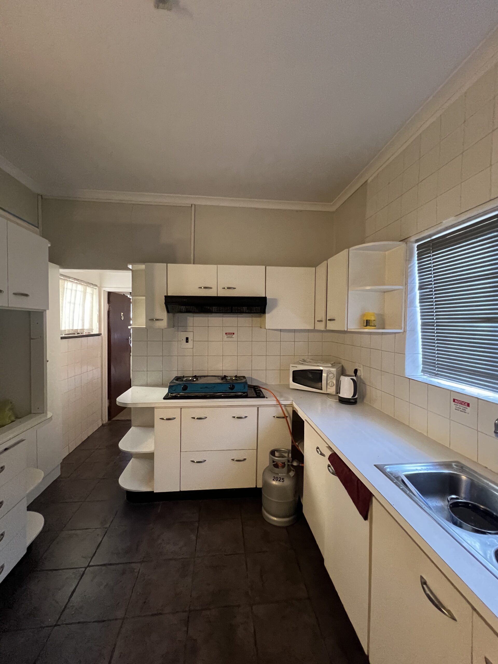 Furnished Family 1-Bedroom with Two beds in Fairfield Estate Parow - Image 10