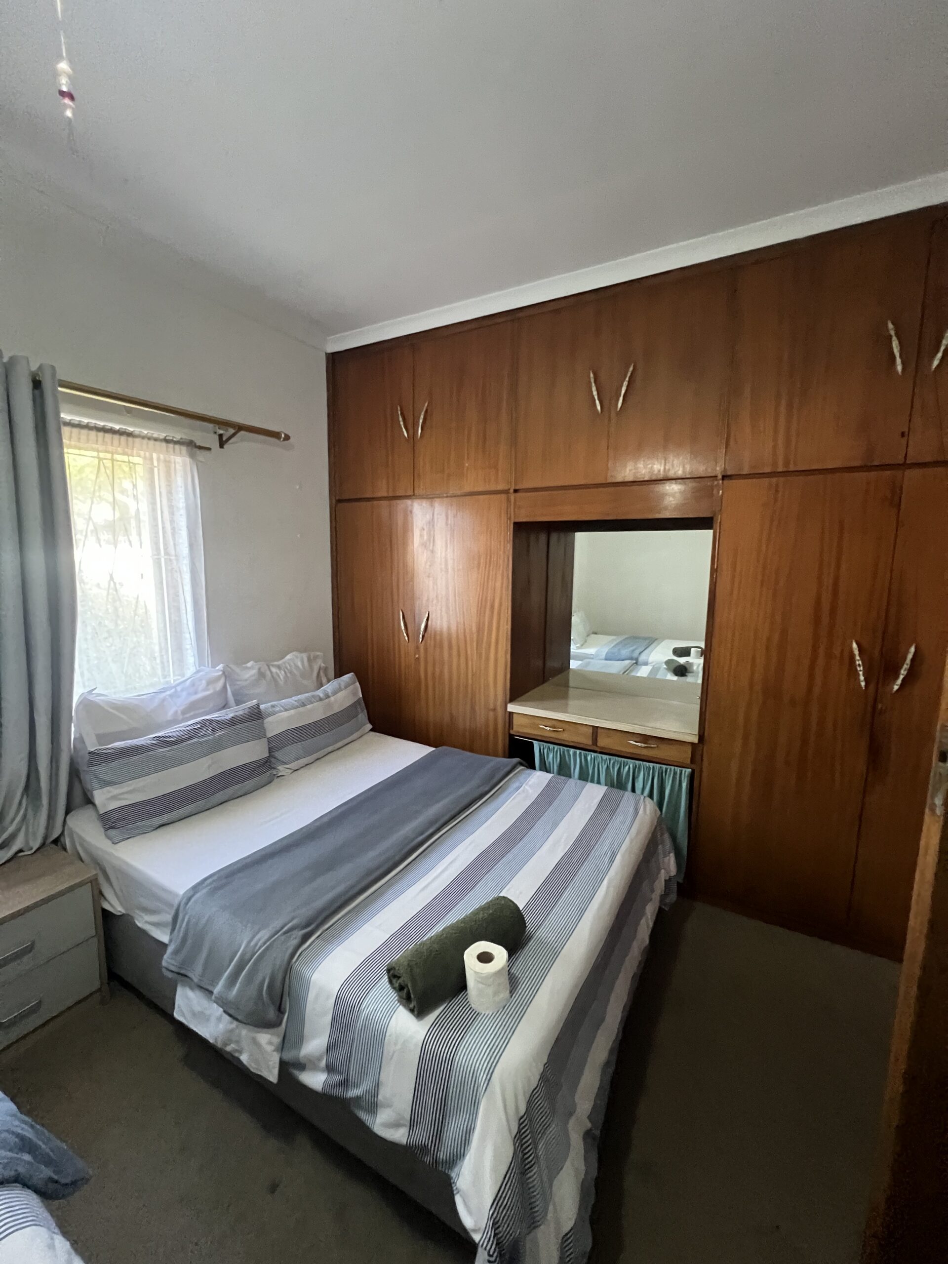 Furnished Family 1-Bedroom with Two beds in Fairfield Estate Parow - Image 3