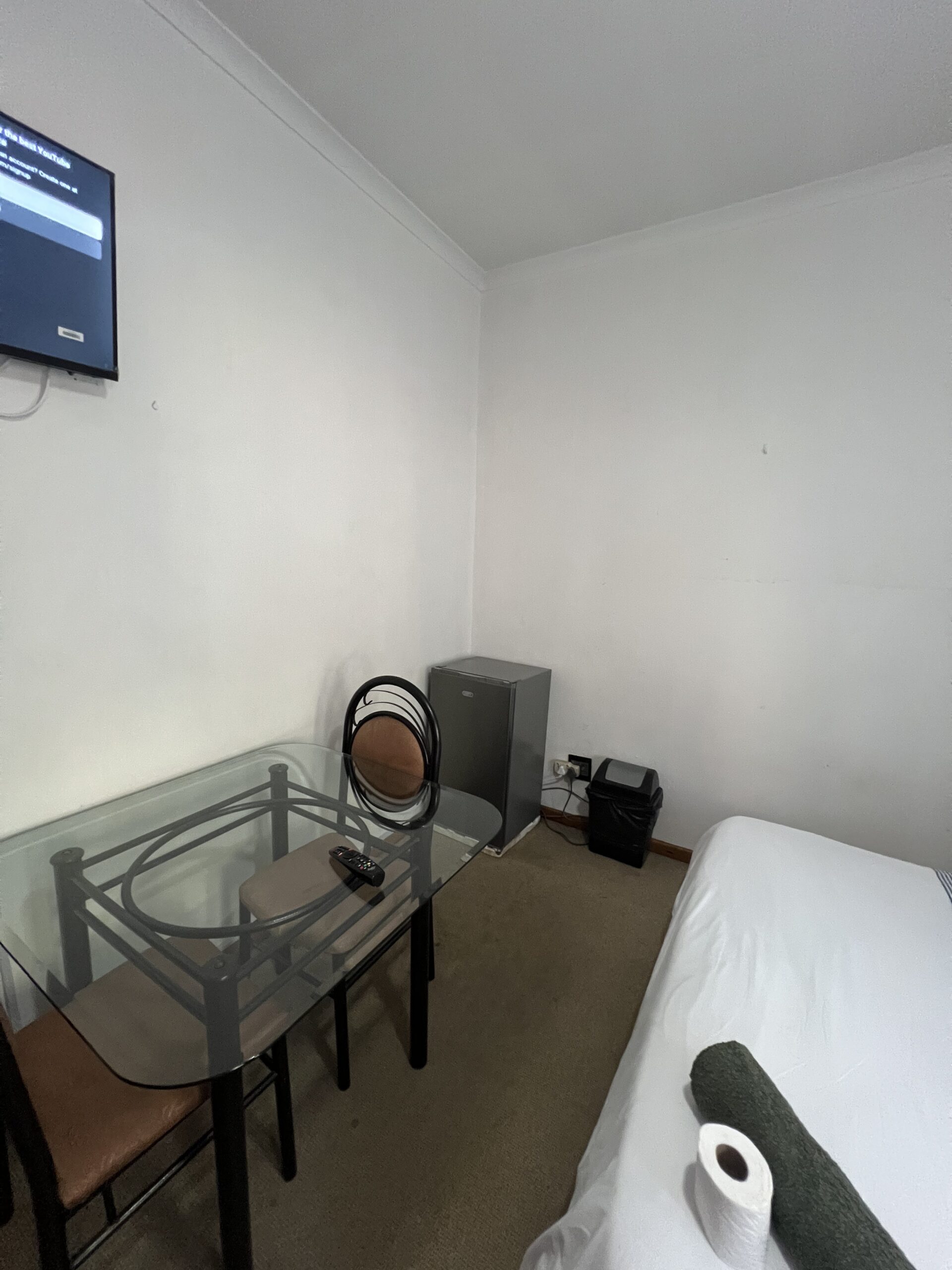 Furnished Family 1-Bedroom with Two beds in Fairfield Estate Parow - Image 5