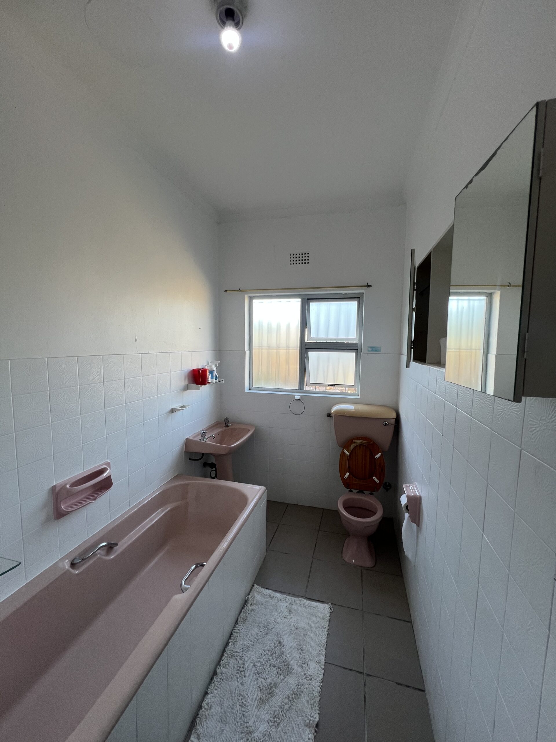 Furnished Family 1-Bedroom with Two beds in Fairfield Estate Parow - Image 6